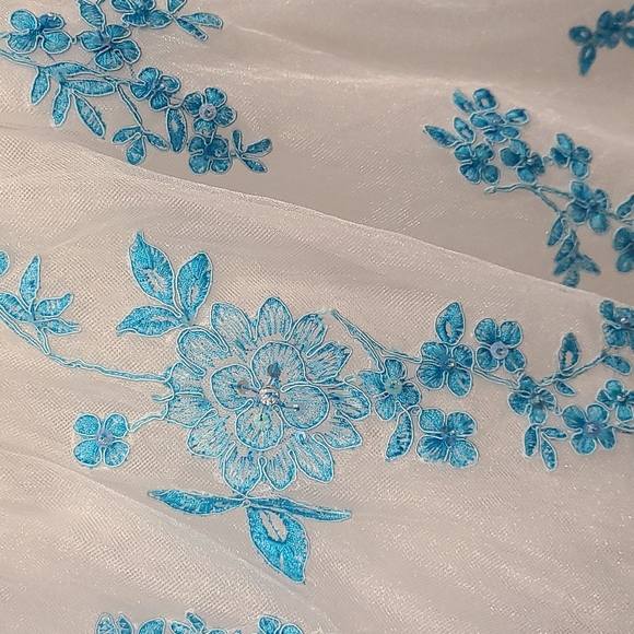 Alyce prom dress - Picture 3 of 10